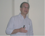 Dr. Wilson de Almeida expõe o tema Angiodisplasia em aula no IC/FUC